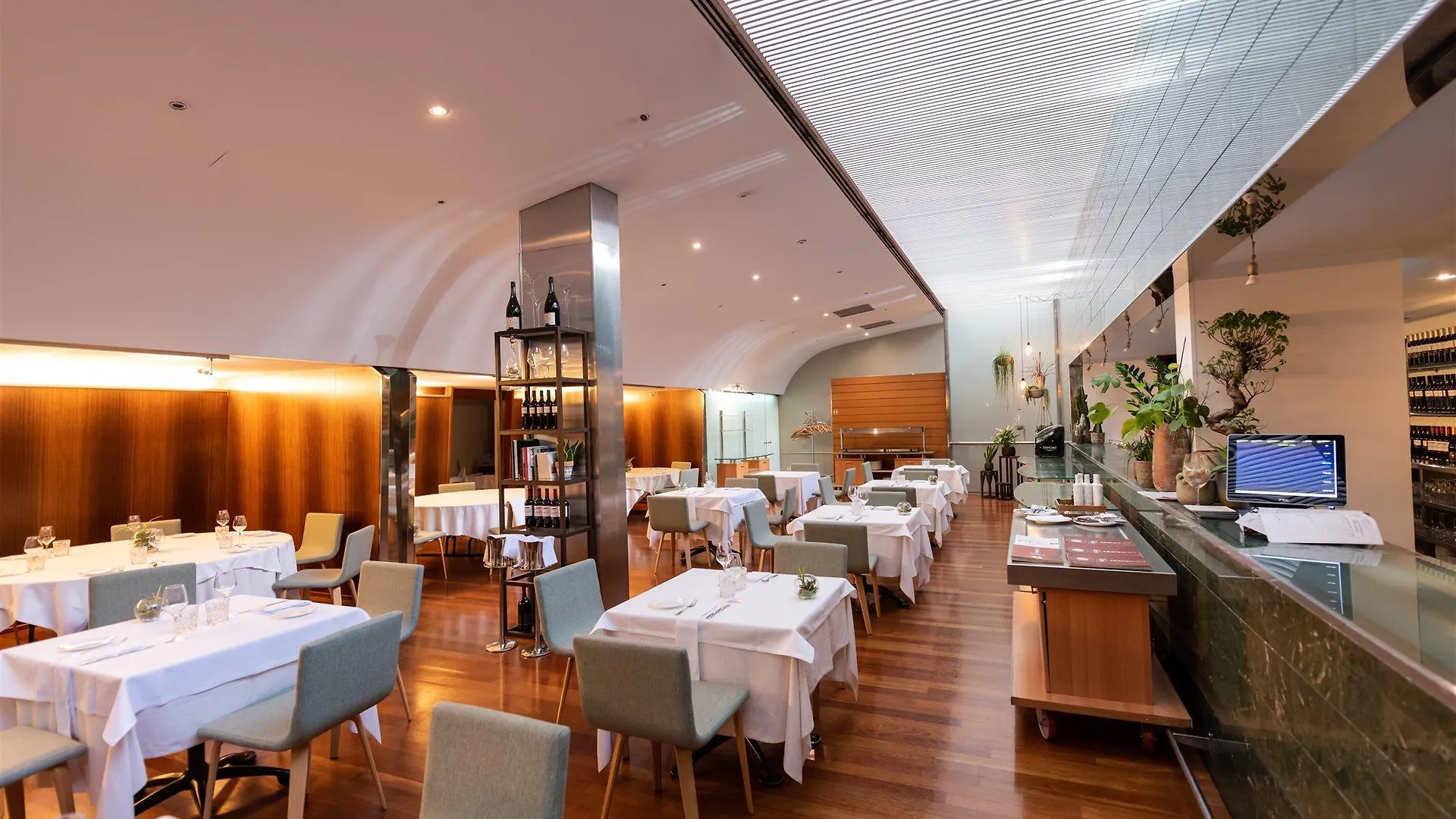 Aparthotel Atenea Barcelona 4*,
