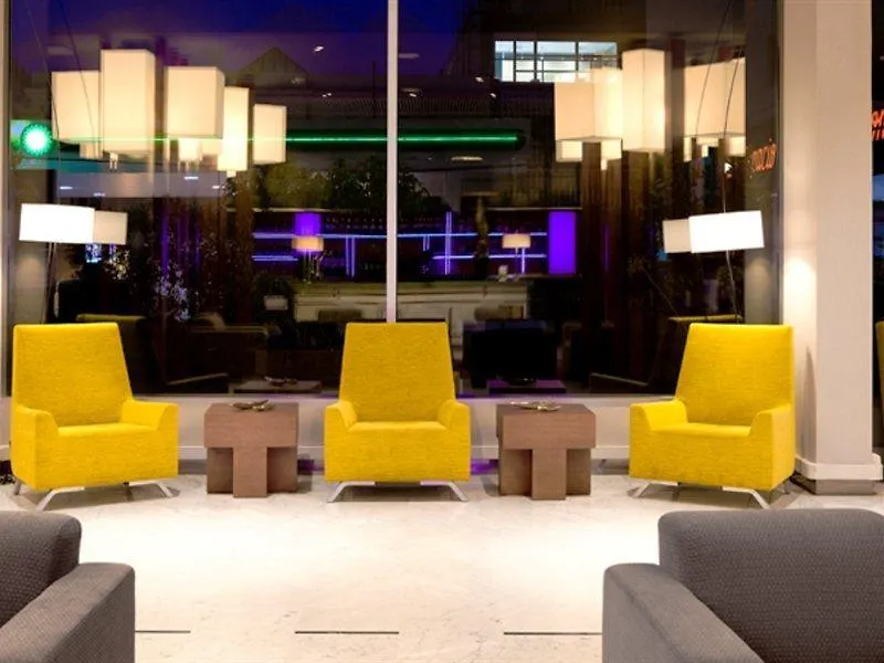 Aparthotel Atenea Barcelona 4*,